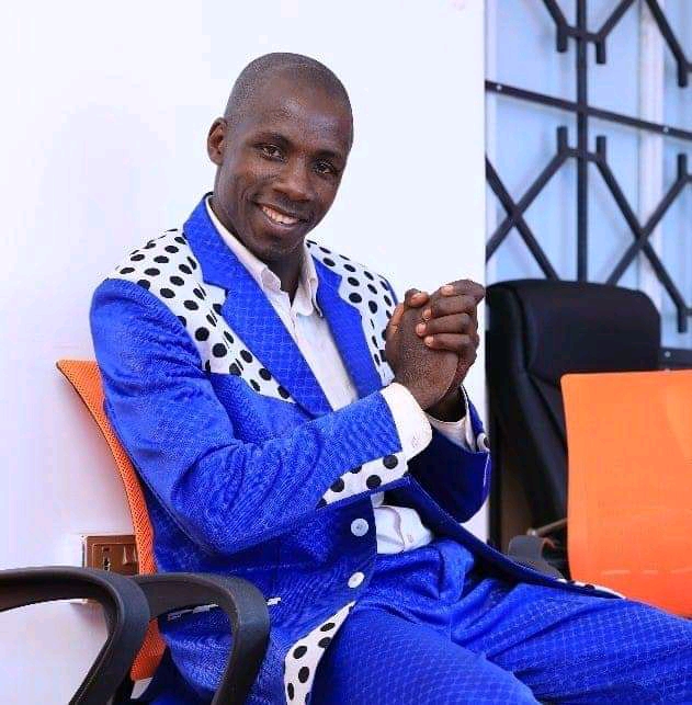 Embarambamba, The ‘Inyigwete Natorekire’ Hitmaker Reveals Reasons Why He Makes His Clothes Dirty